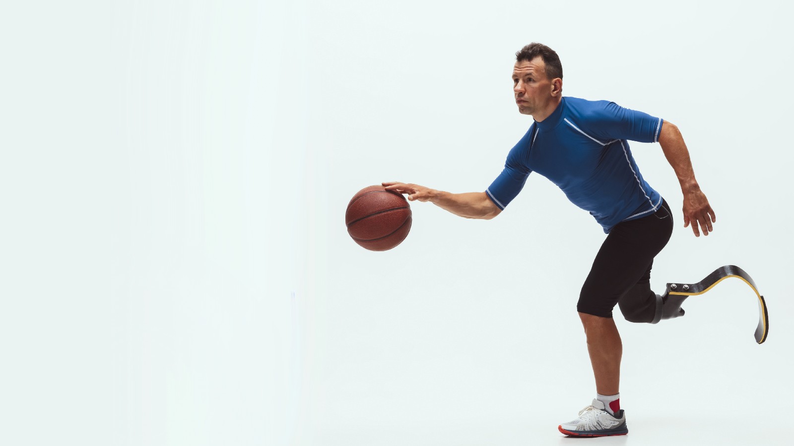 Man with artificial leg playing basketball