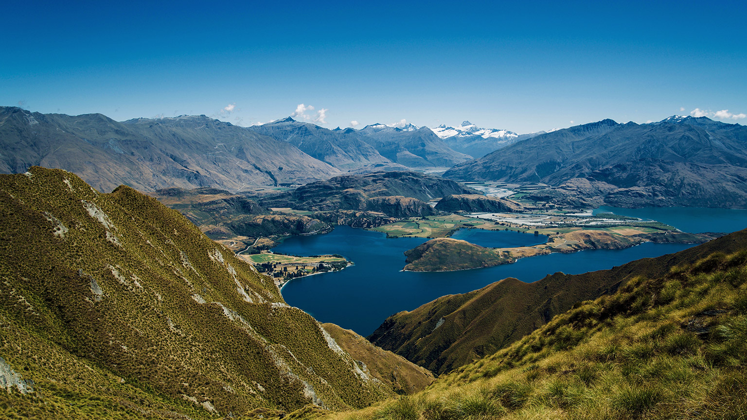 A panoramic view of a picturesque scene in New Zealand