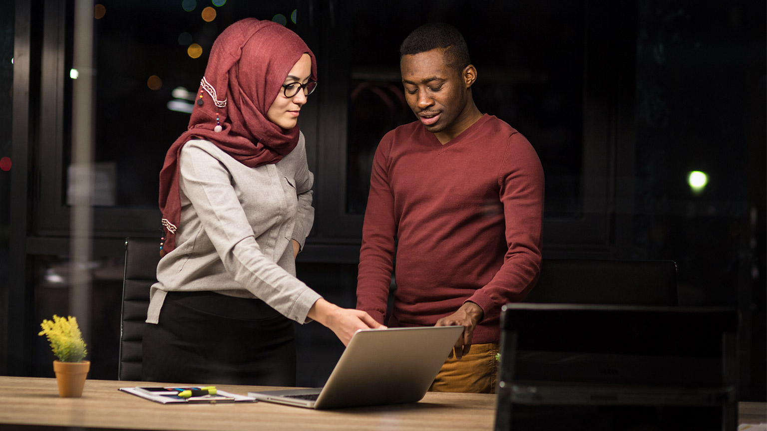 Two colleagues collaborating in the office