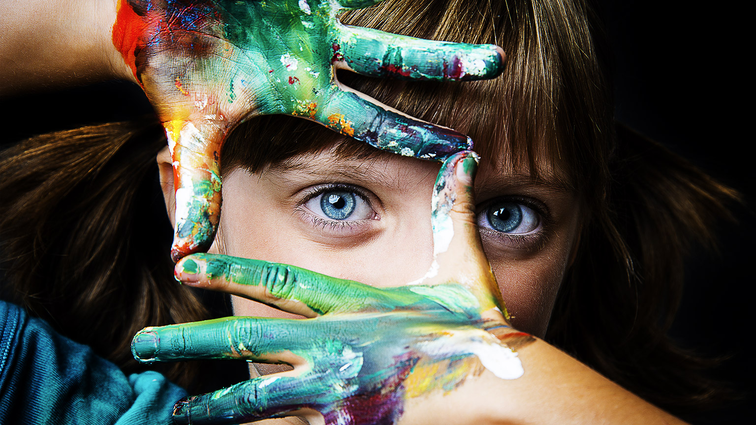 A cretive child forming a "camera" with their hand