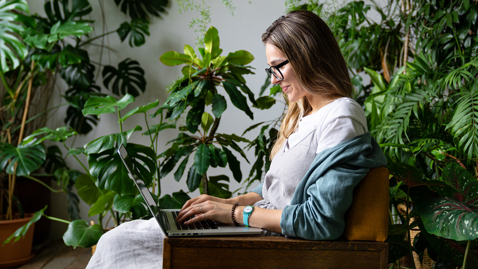 A person working on an online assessment in a relaxed outdoor location