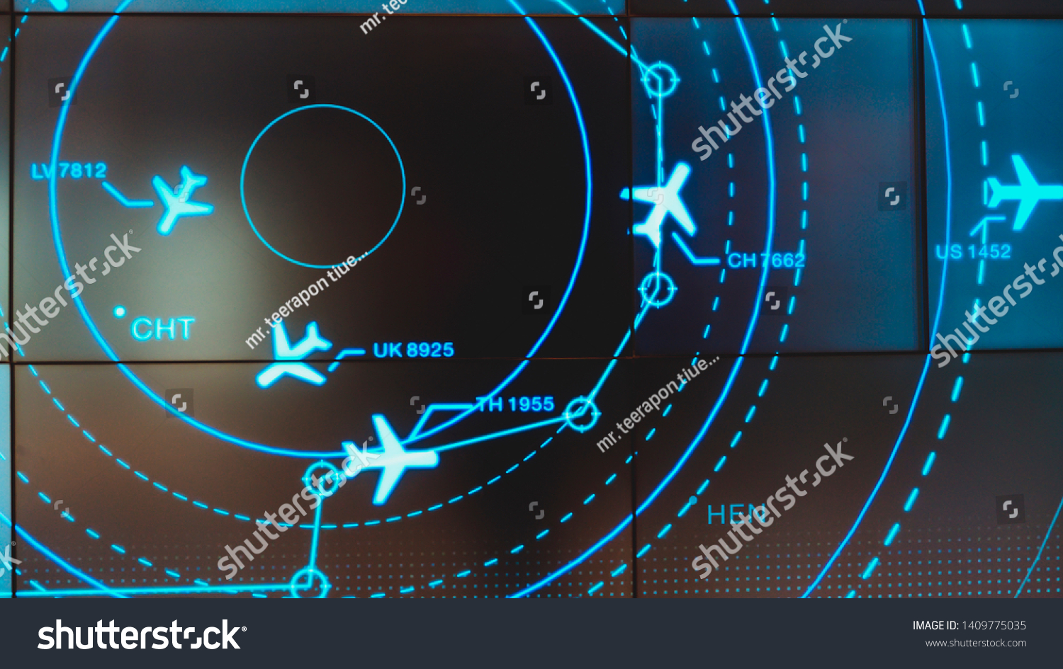 Air traffic control radar image showing the flight paths of several planes.