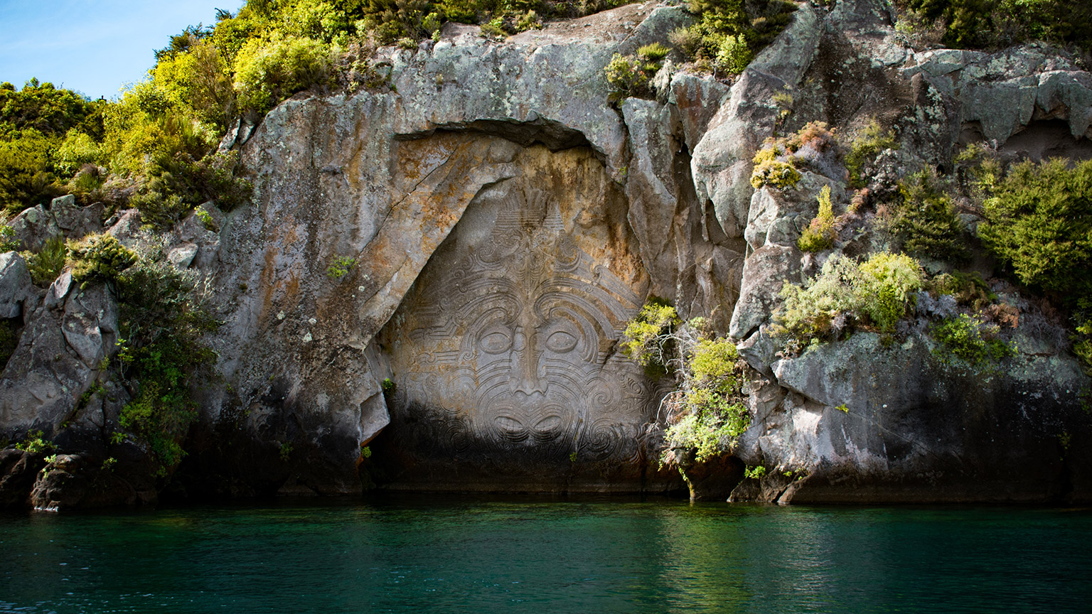 Māori carving on rock face