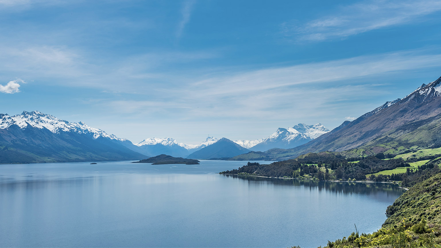 View of the landscape of the lake Wakatipu, Queenstown, New Zealand.