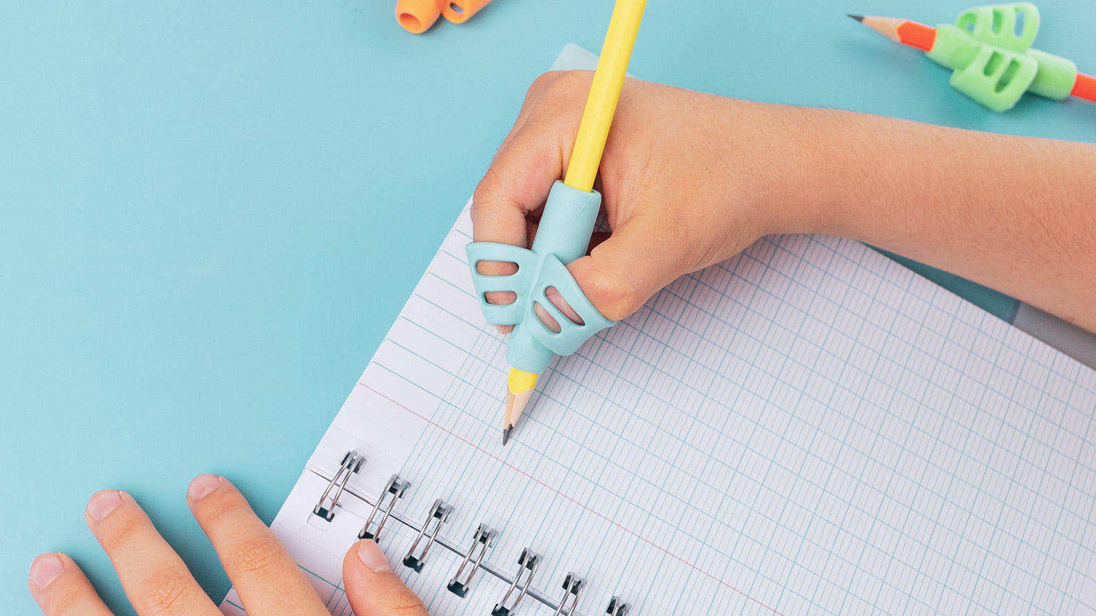 ergonomic training pencil holder, preschooler handwriting, kids learning how to hold a pencil, finger exercise