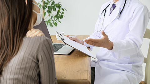 a patient consulting to a doctor