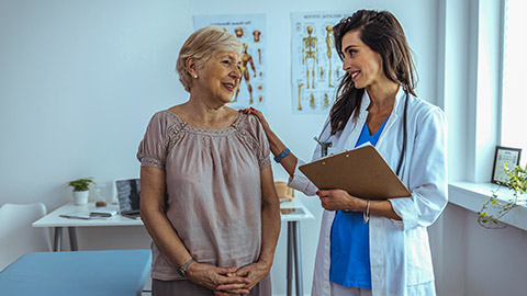 female doctor explaining diagnosis to her patient