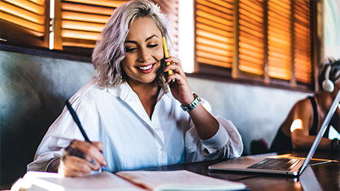 An employee of an organisation speaking directly with one of the organiation's customers