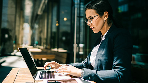 An Financial Broker reviewing the projected returns on a client's investment portfolio