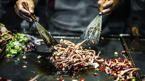 Stir frying iron squid