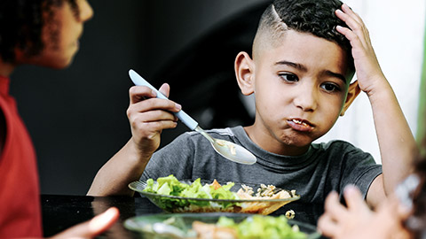 Kids eating vegetables