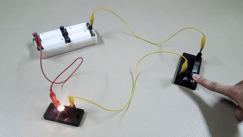 Simple electrical circuit