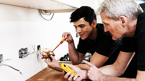 An electrical apprentice