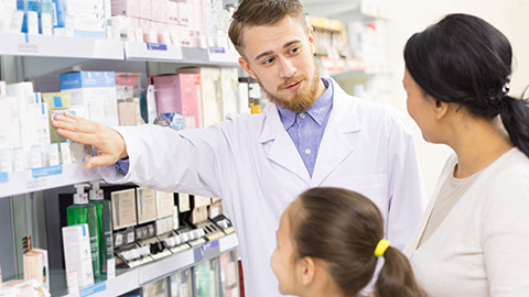 A pharmacist talking to a parent