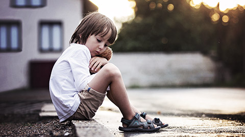 a neglected child on the gutter