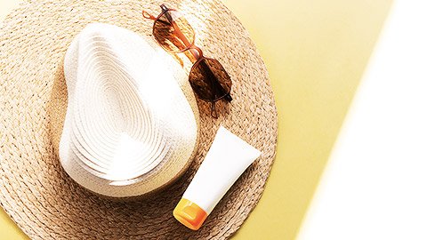 A hat and a bottle of sunscreen