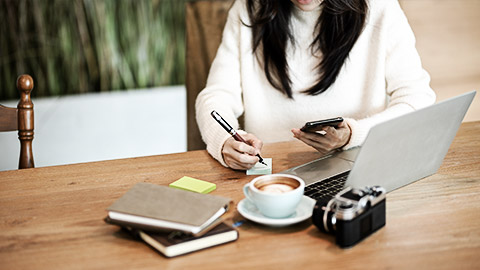 A person taking down notes of a day in a job