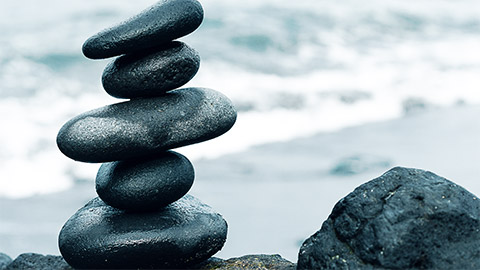 A few stones balancing on each other