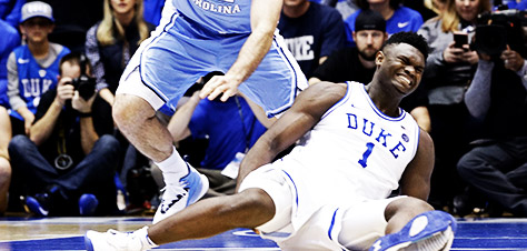 A photo of Zion Williamson with the broken shoe