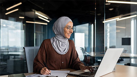 Muslim young woman in hijab programmer