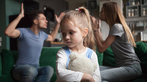 Kid daughter feels upset while parents fighting at background