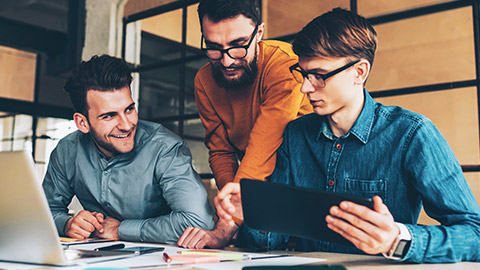 A group of IT workers discussing a solution implementation plan