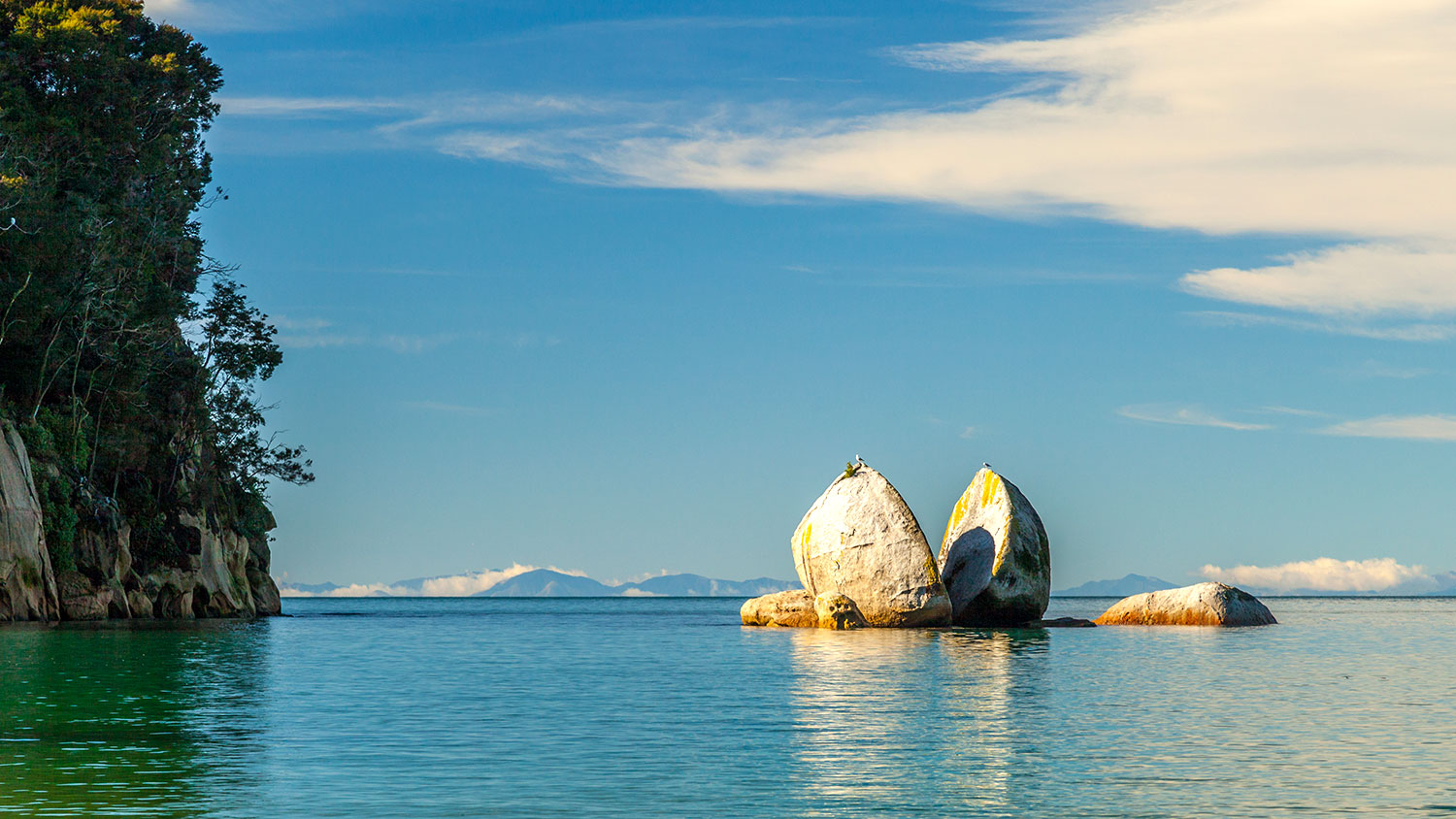 Split Apple Rock in Abel Tasman National Park