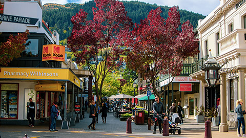 shopping area in queenstown