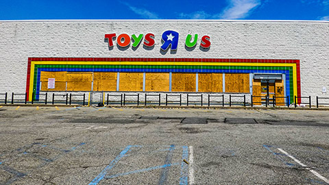 Abandoned Toys'R'Us store